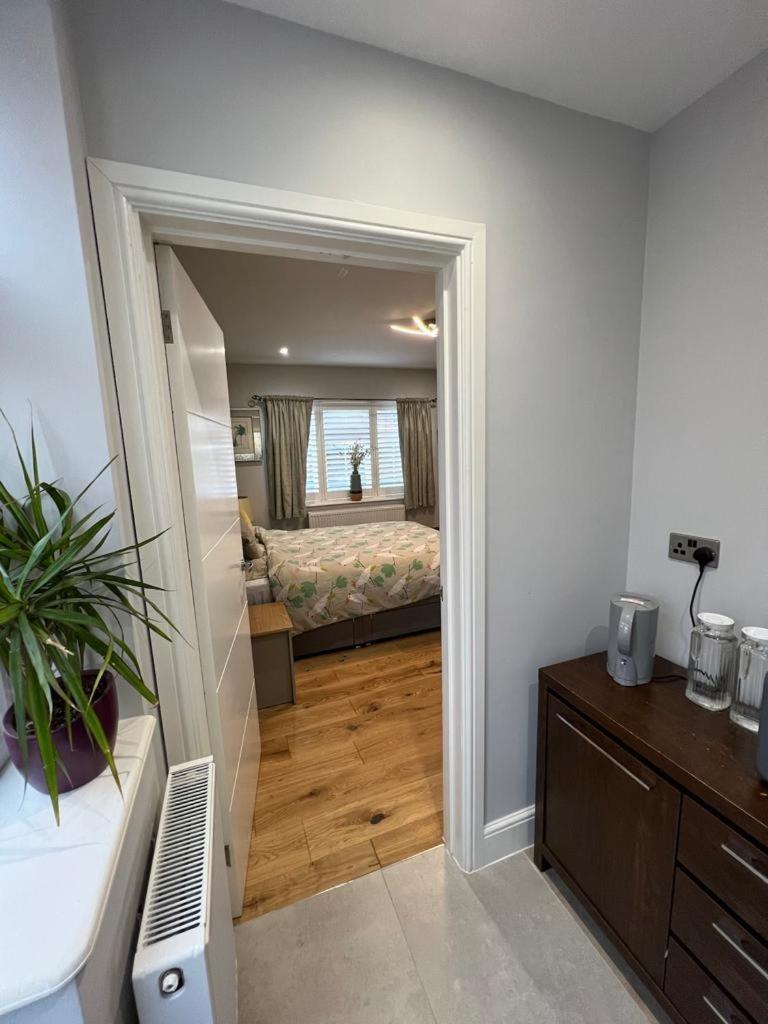 En-Suite Double Room - Private Entrance & Free Parking West Drayton  Extérieur photo